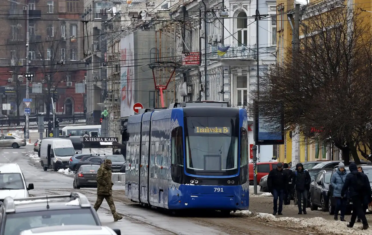 Чи скасують зупинку транспорту в Києві під час тривоги: нова інформація від КМВА