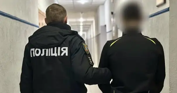 В Одесі поліцейські затримали чоловіка, який підпалив авто у підземному паркінгу