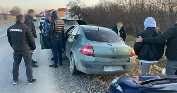 За кордон за $12 000: у Львові затримали організатора каналу переправлення чоловіків