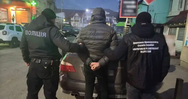 Возив ухилянтів до кордону на власному авто: на Закарпатті поліція викрила організатора чергової схеми