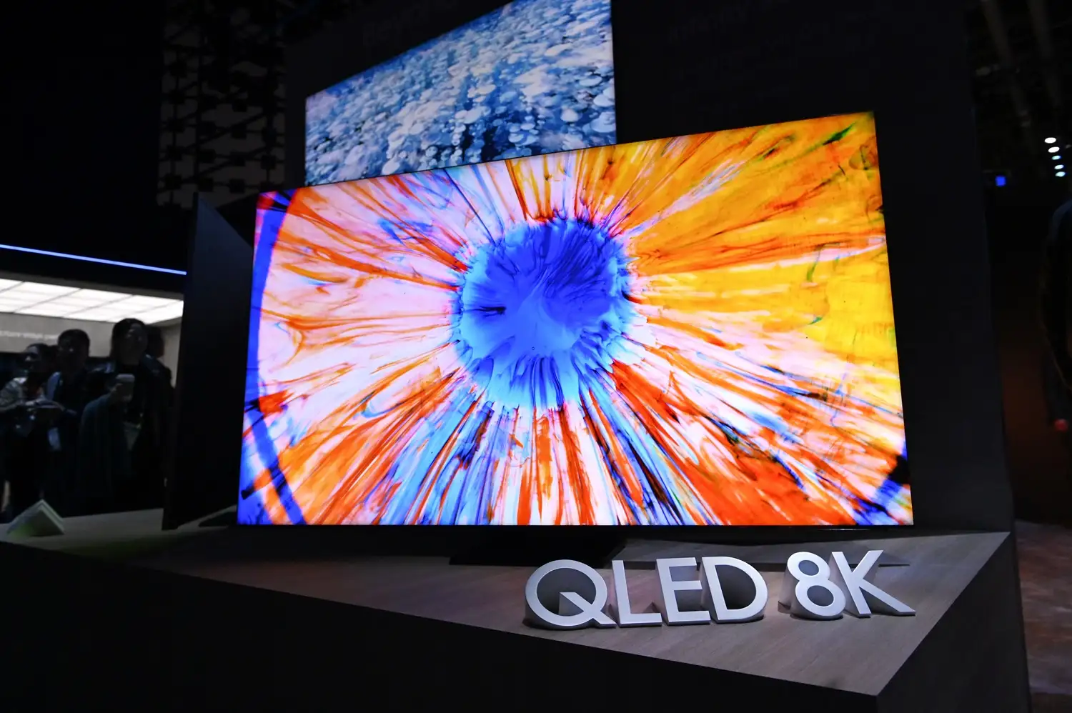 Чем QLED отличается от OLED и какой телевизор лучше выбрать в 2025 году (фото, видео)