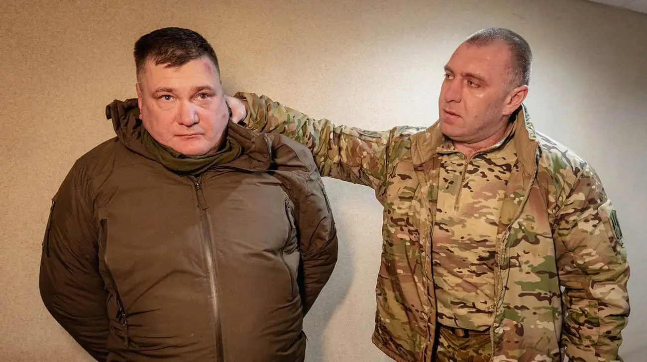 Ukraine's Security Service exposes mole among its top officials with head of service personally detaining him