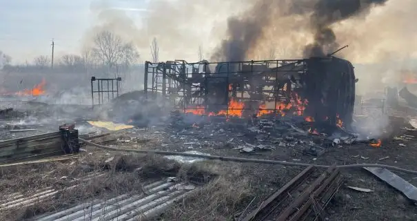 Россияне атаковали Славянск на Донетчине: возник масштабный пожар