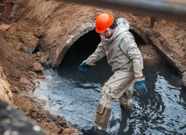 Підгузки, телефони та банки: водоканальники пояснили, чому ви можете залишитися без води