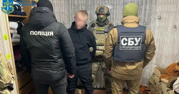 Зґвалтування та вимагання коштів у жінки у Хмельницькому: зловмисника взяли під варту 