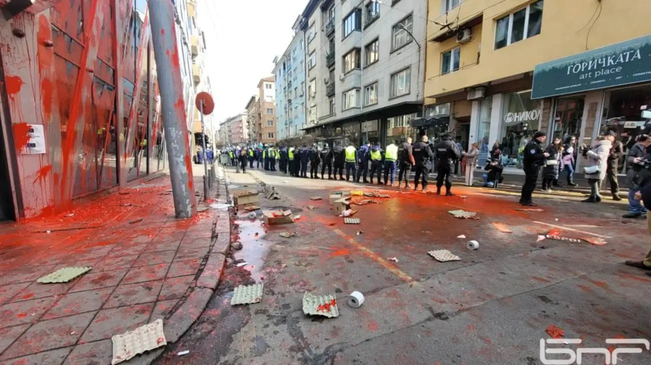 EU building and police attacked during pro-Russian protest in Bulgaria – photo