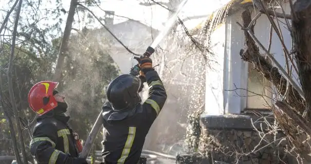 В Одесі горів двоповерховий будинок: є постраждалі