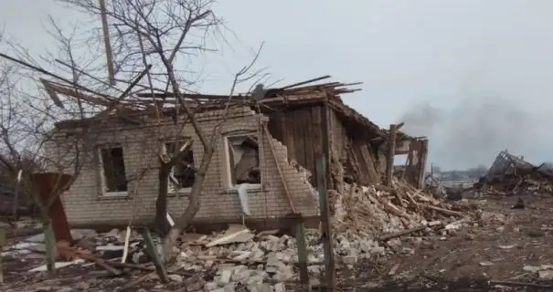 На Донеччині росіяни зруйнували десятки житлових будинків, поранений цивільний