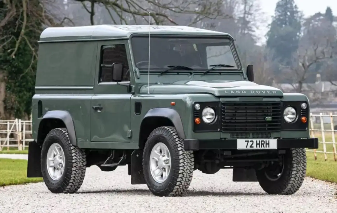 Land Rover Defender короля Британії продадуть на аукціоні