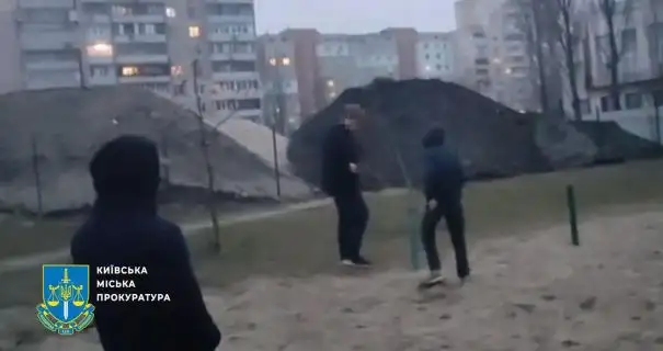 В Киеве на Оболони трое подростков побили 14-летнего парня и выложили видео в сеть