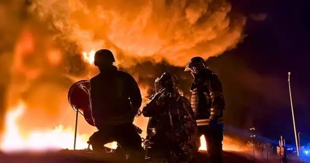 В Киевской области из-за падения обломков дрона возник пожар