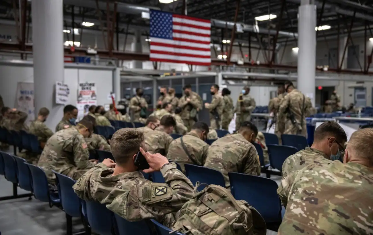 Армія США протягом місяця планує звільняти трансгендерів зі служби, - CBS