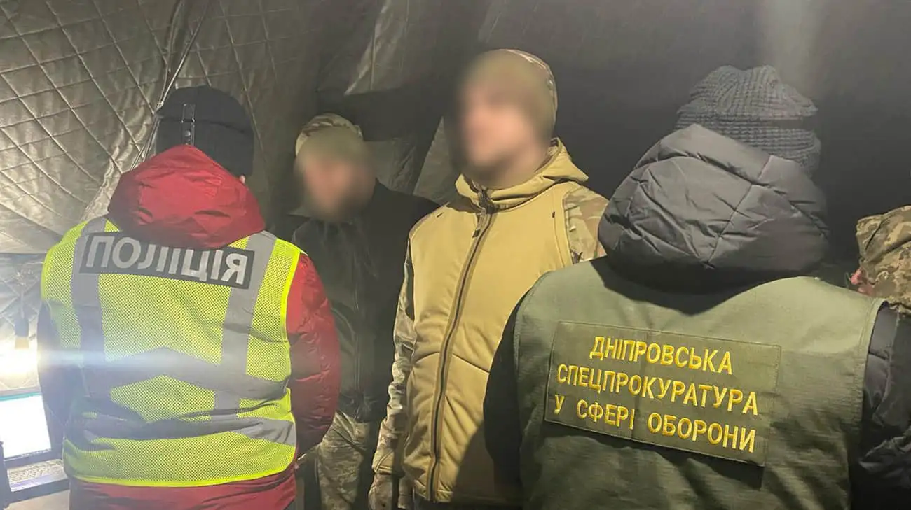 На Дніпропетровщині група військових допомагала дезертирам тікати з армії: їх викрили