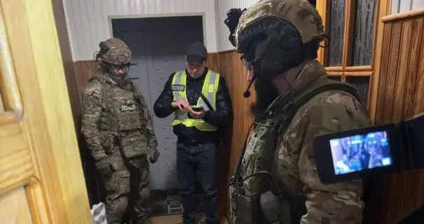 На Дніпропетровщині військові за гроші допомагали дезертирам тікати