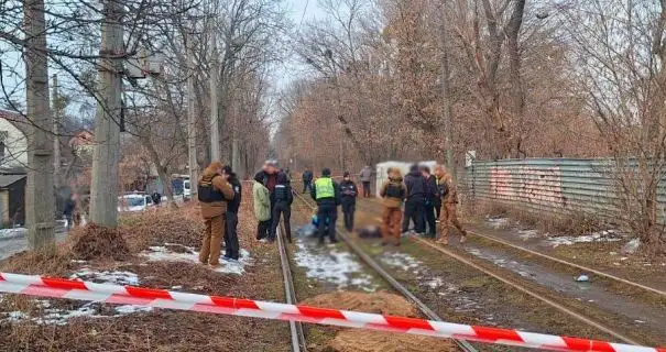 У Пущі Водиці на трамвайних коліях виявили тіло чоловіка