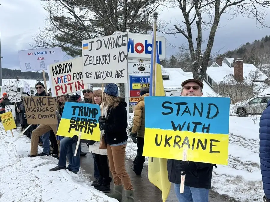 "Езжай кататься в Россию": протестующие сорвали отпуск Джей Ди Вэнса после скандала в Белом доме