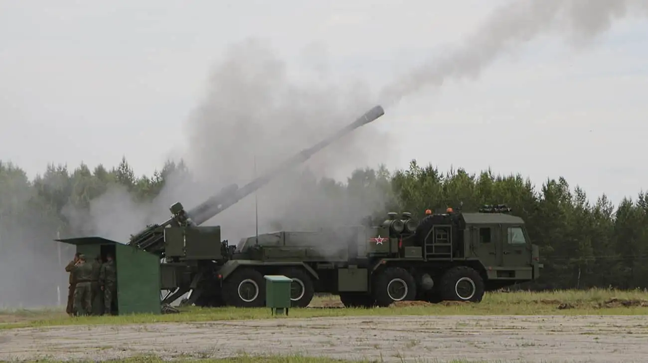 Ukrainian troops destroy Russia's latest Malva self-propelled artillery system – video