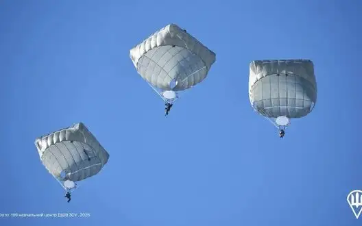 Tests and training of paratroopers to use modern T-11 parachutes continue - General Staff. PHOTOS