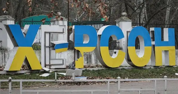 Росіяни атакували безпілотником Херсон: поранено чоловіка