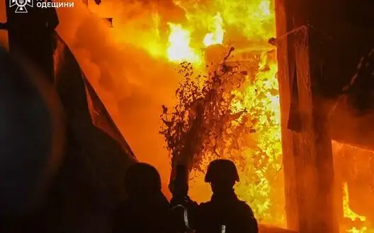 Rescuers extinguish fires caused by Russian attack on Odesa. VIDEO+PHOTOS