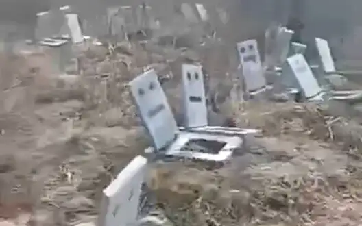 Graves of SMO convicts in Russia: "They were just dumped. 2-3 in a pit. Thank you, Vladimir Vladimirovich, for our happy f#cking future!". VIDEO