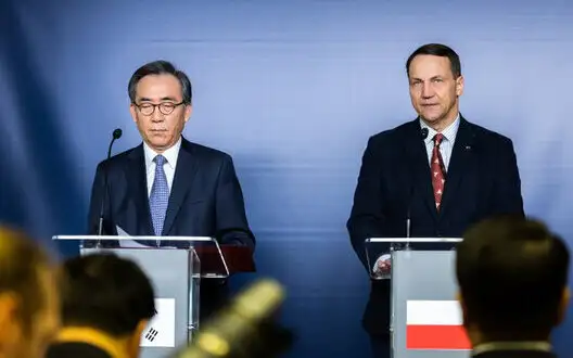 Sikorski and South Korean Foreign Minister Cho Tae-yul discuss support for Ukraine