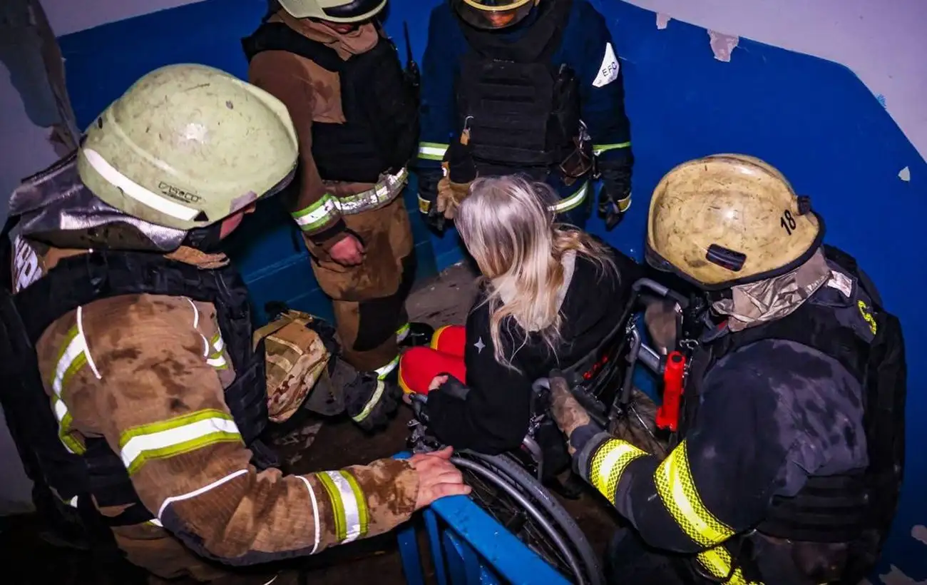 В ГСЧС показали видео и фото последствий российского обстрела Харькова