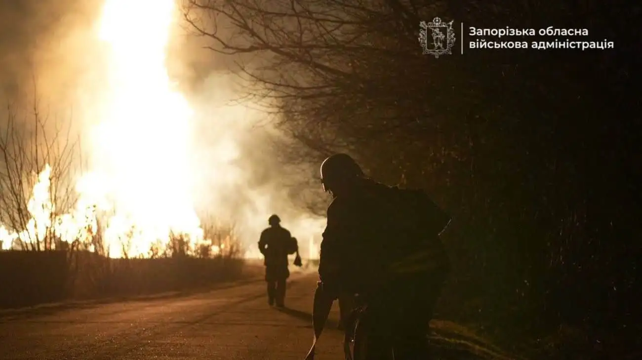 Russians attack Zaporizhzhia and oblast, fire breaks out