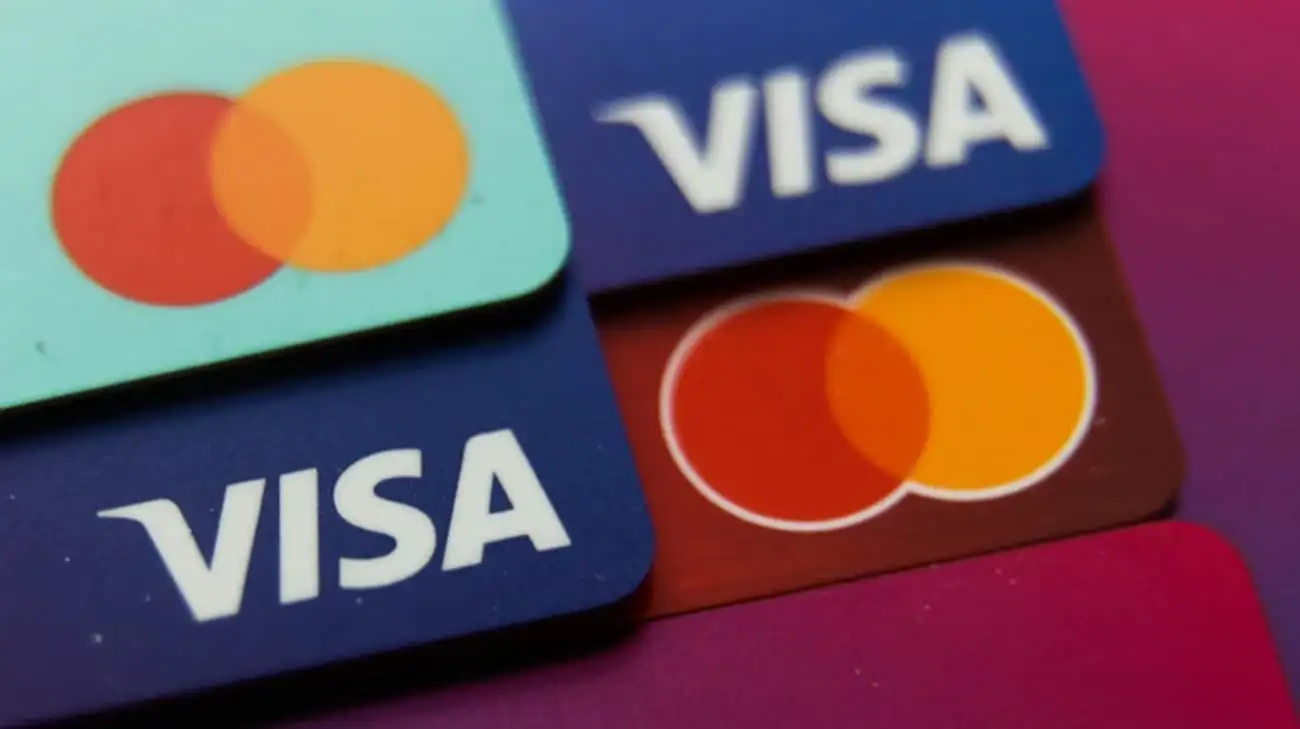 Users report issues with bank card payments