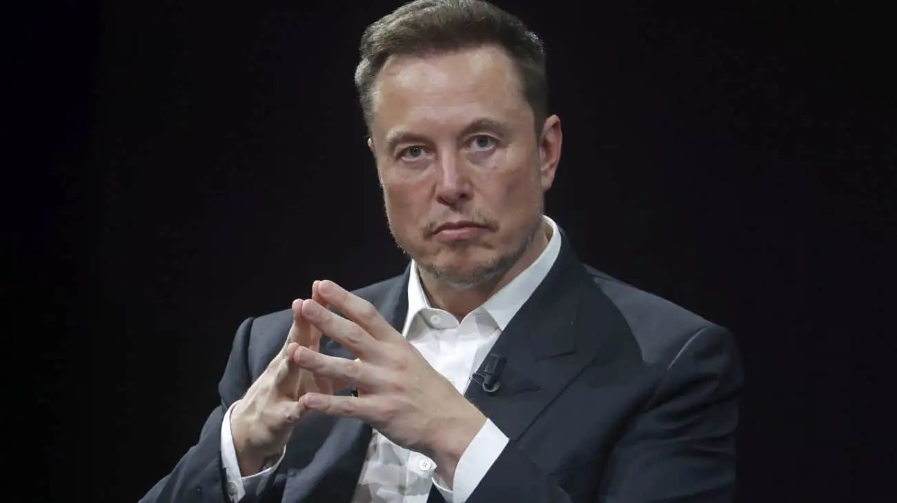 Musk promises not to cut Ukraine off from Starlink despite disagreeing with Kyiv's policies