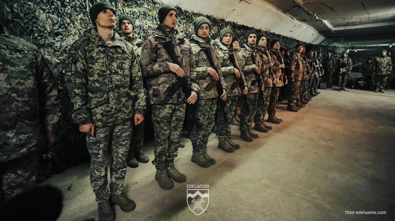 First volunteers in Ukraine's military contract programme for 18-24-year-olds take oath – photos