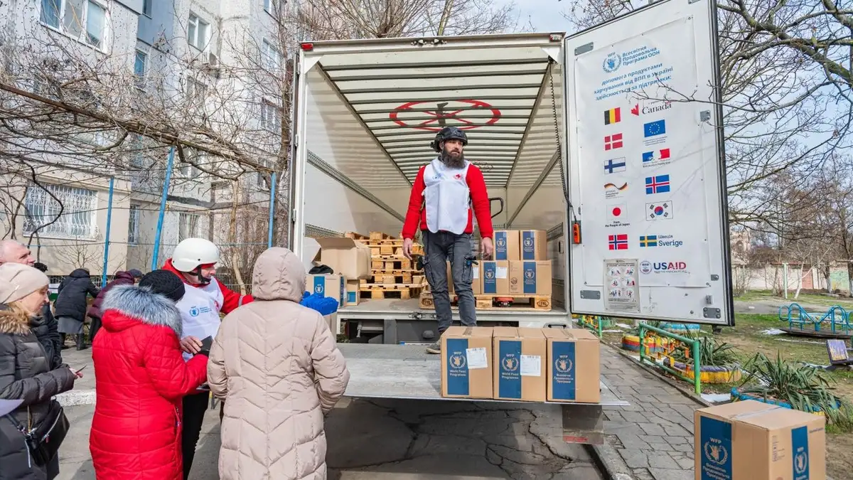 Ukrainian Red Cross Society distributes over 21,000 food kits in Kherson during Feb