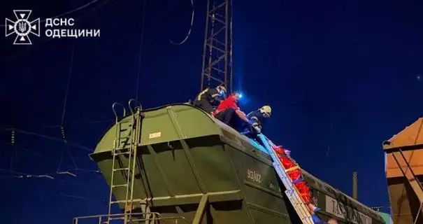 Трагедия на железной дороге в Одессе: в результате поражения током погибли 13 и 16-летний подростки