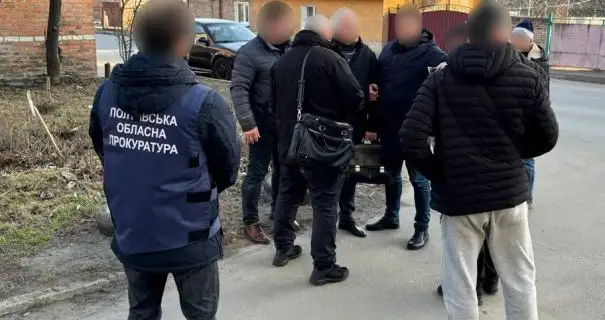 У Лубнах хірург ВЛК "погорів" на хабарі: лікарю оголосили підозру