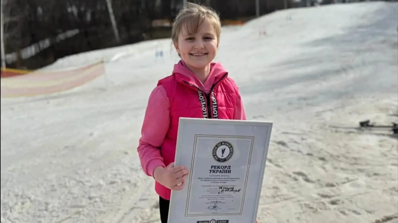 Eight-year-old Ukrainian girl with prosthetic leg sets national downhill skiing record – photos