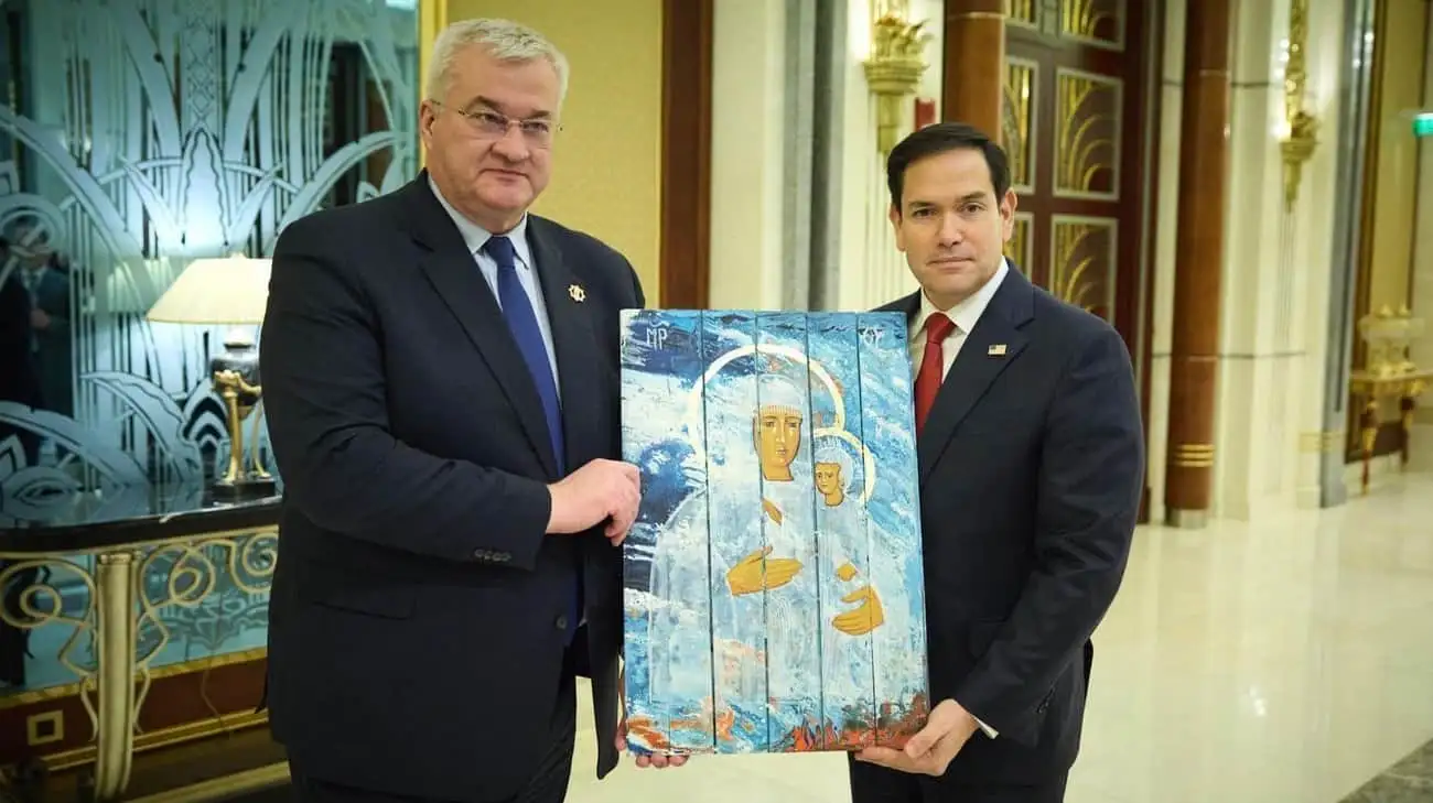 US Secretary of State reacted warmly to religious icon gifted by Ukrainian side