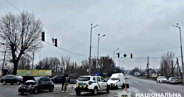 ДТП в Киевской области: водителя госпитализировали, полиция начала расследование