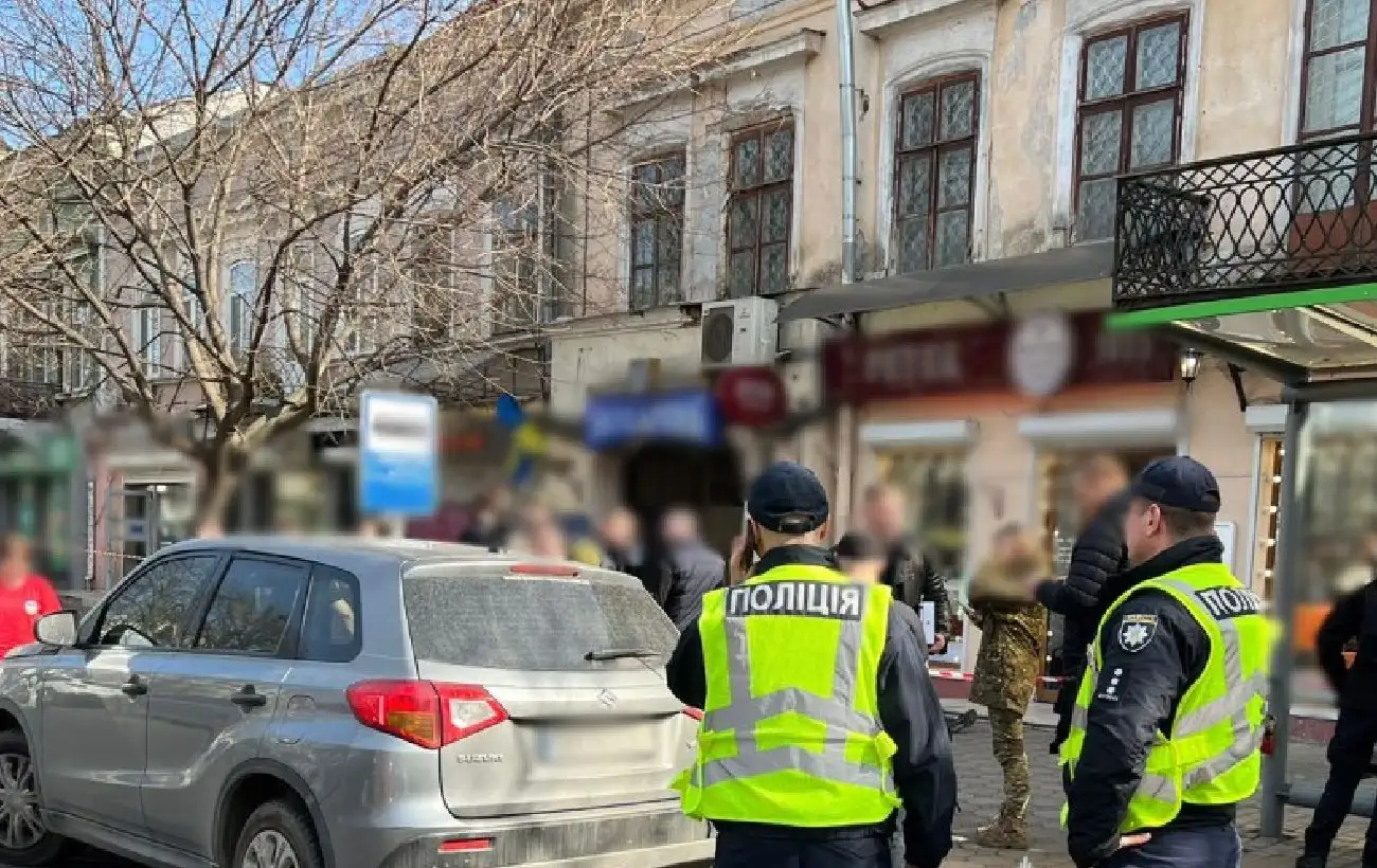 В центре Одессы застрелили активиста: нападавшего ищут