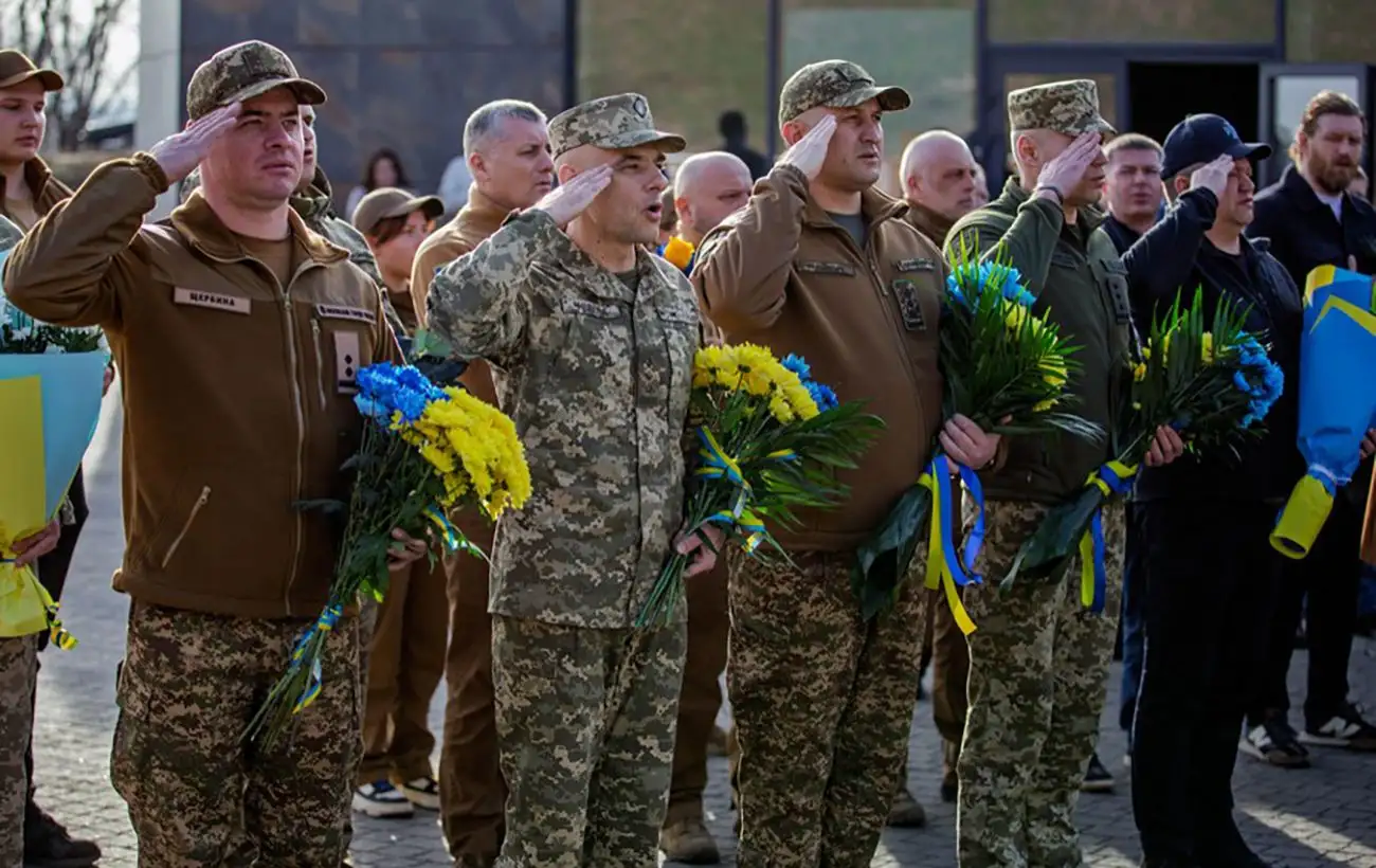 "Символы героизма и славы": украинцы поздравляют добровольцев с их днем и благодарят за службу