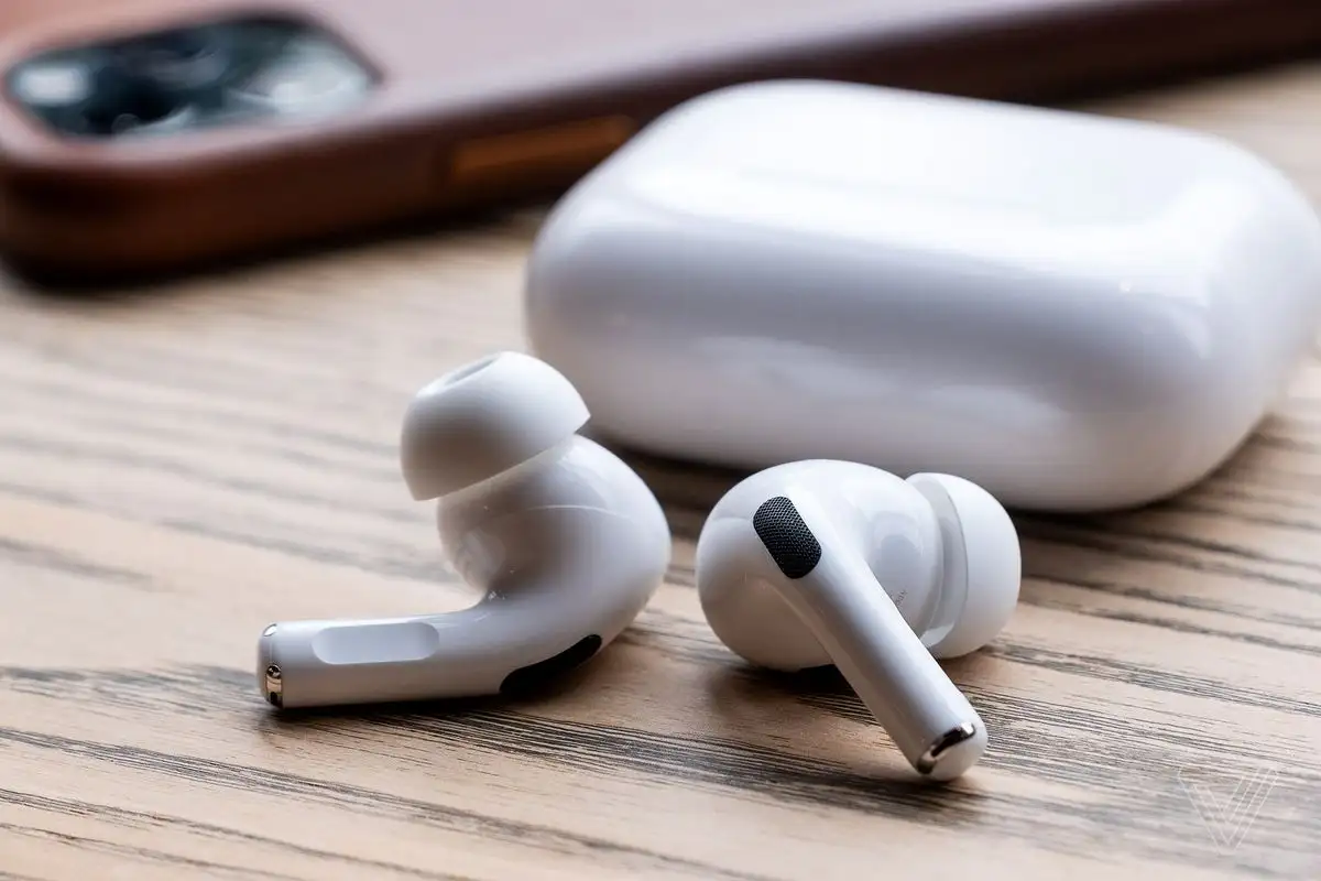 У наушников Apple AirPods появится функция перевода в реальном времени