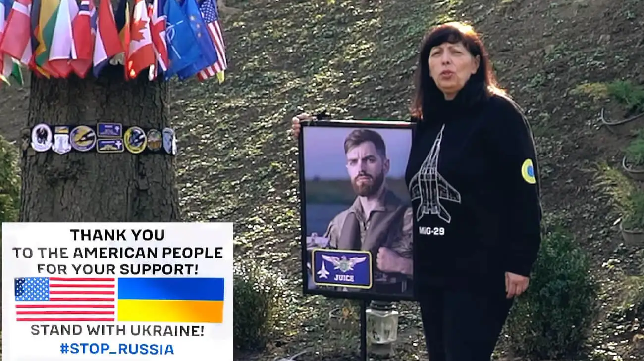 Mother of fallen Ukrainian pilot Juice thanks US for providing F-16s jets – video