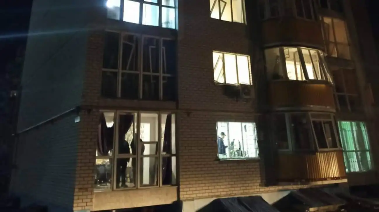 Russian drone hit nine-storey building in Chernihiv – video