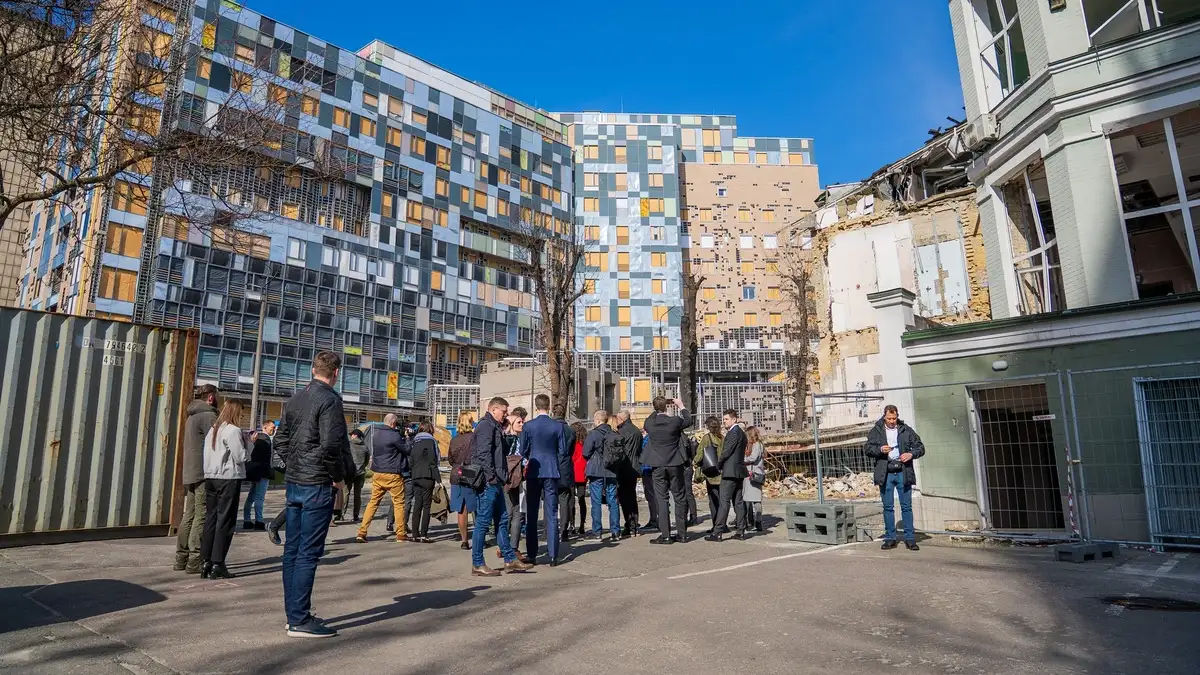 Austrian FM inspects progress of restoration work at Center for Children's Cardiology and Cardiac Surgery