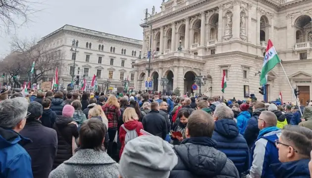50 тыс венгров приняли участие в митинге оппозиции против Орбана