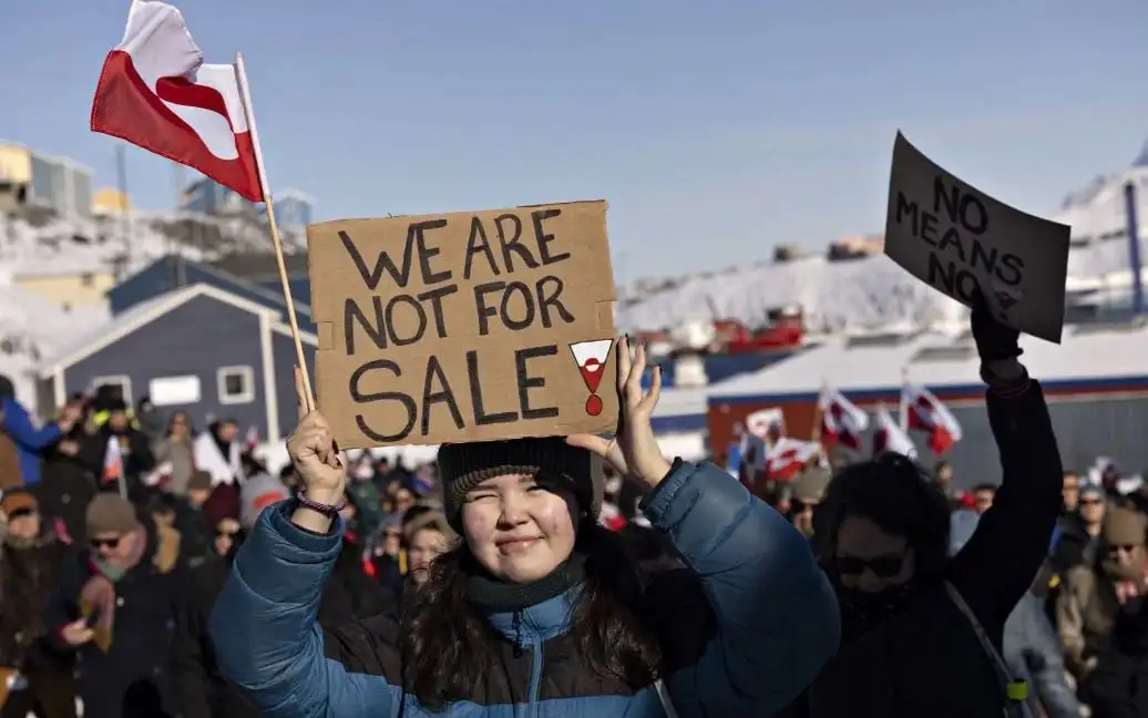 "Мы не продаемся": в Гренландии прошли массовые протесты против заявлений Трампа о покупке острова