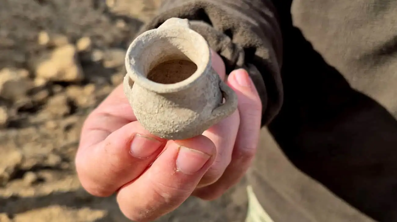 Ukrainian soldiers discover 6th–5th century BC burial site during fortification works in southern Ukraine – photos