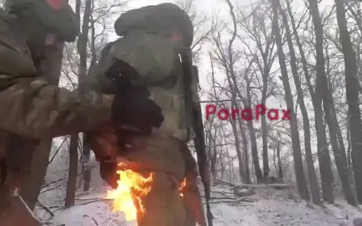 Occupiers extinguish their accomplice’s burning ass after drone attack: ’I’m burning!’ – ’Yeah, f#ck, sit on your ass!’. VIDEO