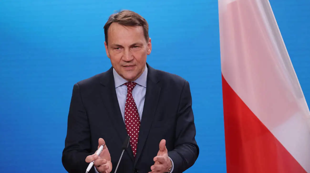 Polish foreign minister says Trump must force Putin to give up absurd demands on Ukraine