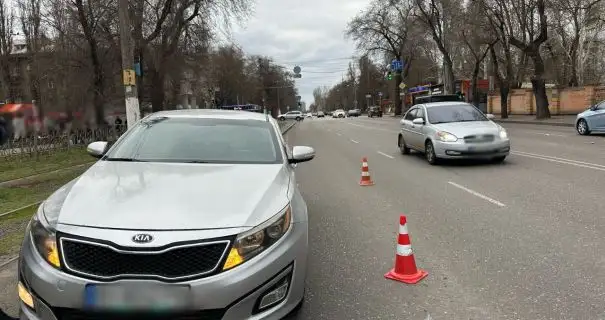 Одеські поліцейські встановлюють обставини ДТП, внаслідок якої постраждала пенсіонерка