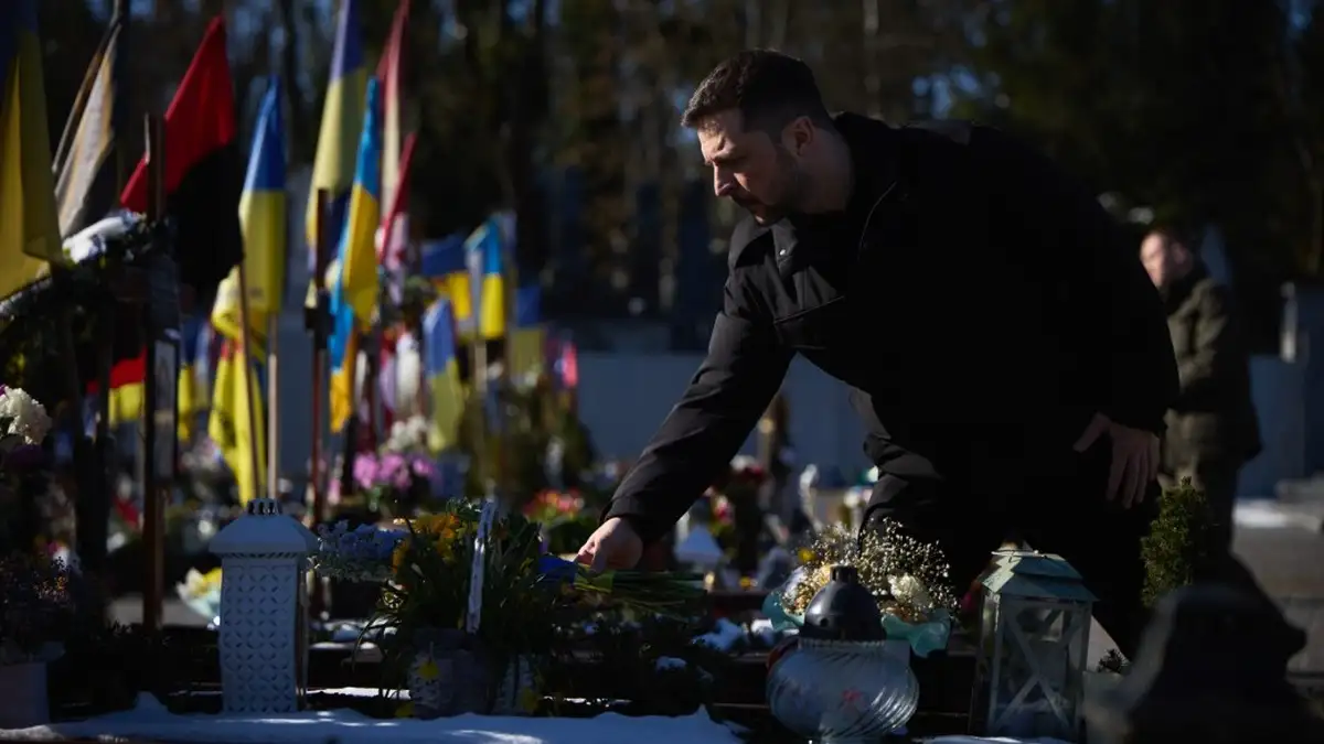 Zelenskyy honors memory of fallen defenders in Lviv